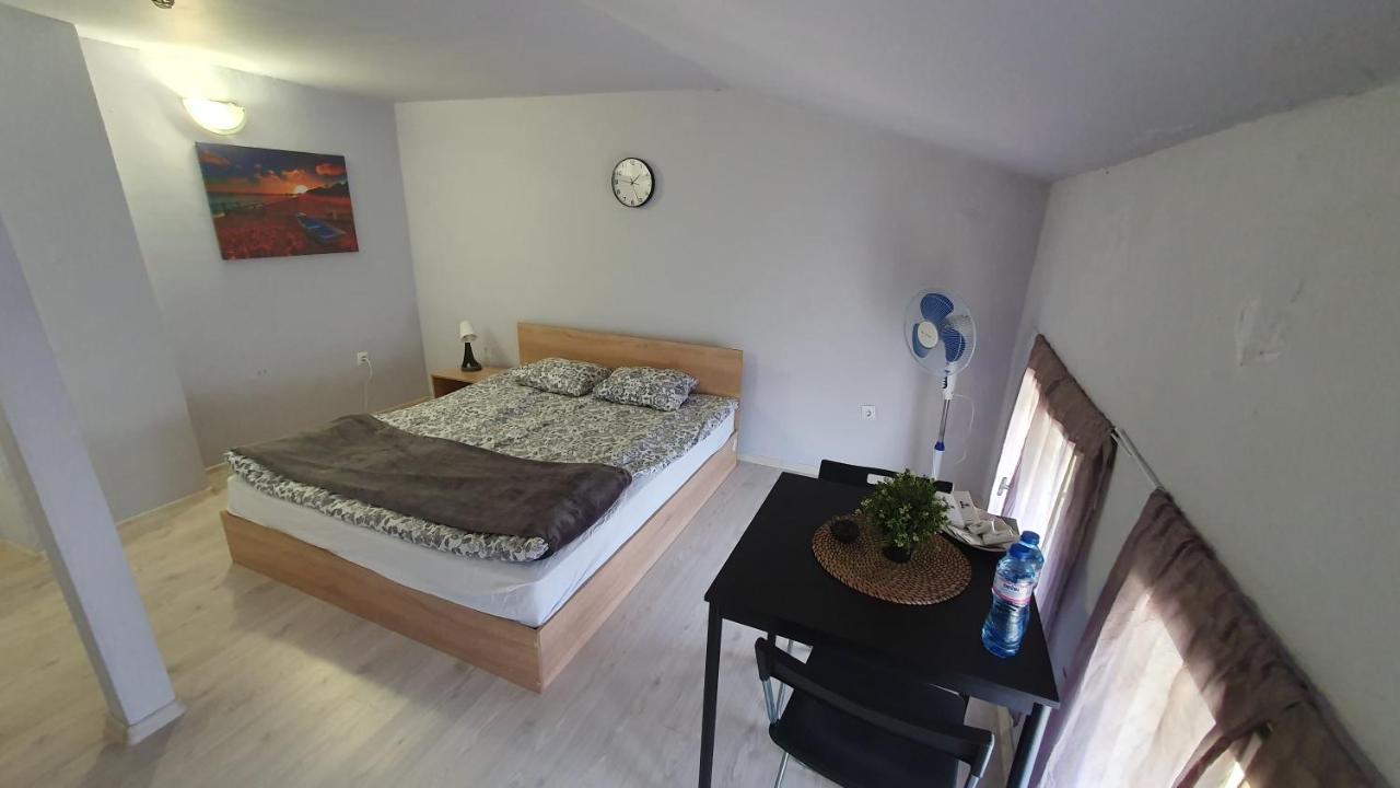 Appartement Стаи За Гости Sun House à Varna Extérieur photo